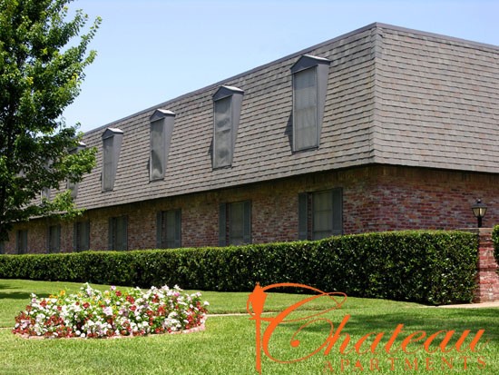 Chateau_Apartments_Front-Flowers